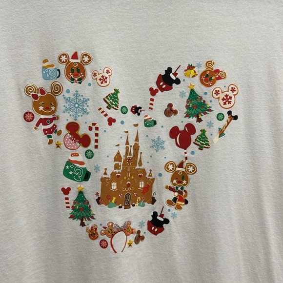 Men’s Disney Magic Kingdom themed Shirt - Picture 4 of 4